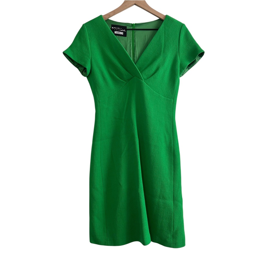 Boutique Moschino Size 8 Green Short Sleeve V-Neck Wool Designer Dress Luxury